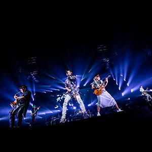 Uverworld 今年で10年連続となる日本武道館でのクリスマスライブを開催 ライブレポート Fanplus Music
