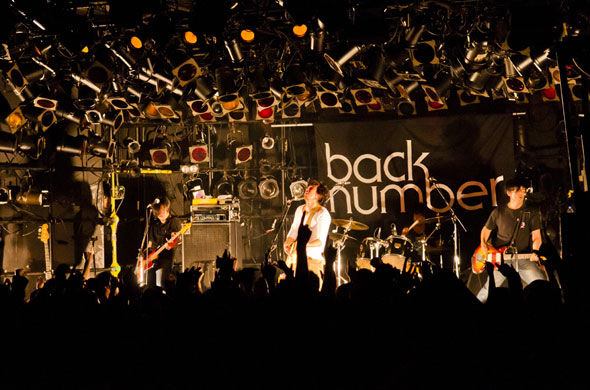 ツアータイトルの意味やライブの大きな流れを感じた Back Numberのワンマン ライブレポート Fanplus Music
