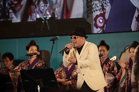 かりゆし58率いる”島ぜんぶでおーきなバンド”、沖縄国際映画祭でのクロージングライブ大盛況！